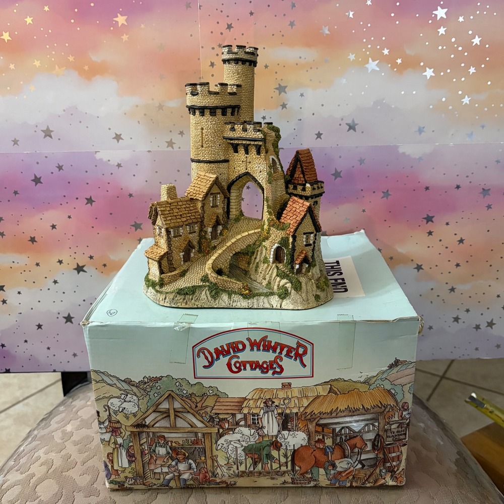 David Winter Cottages Castle Gate 1984 Retired British Miniature Signed Boxed